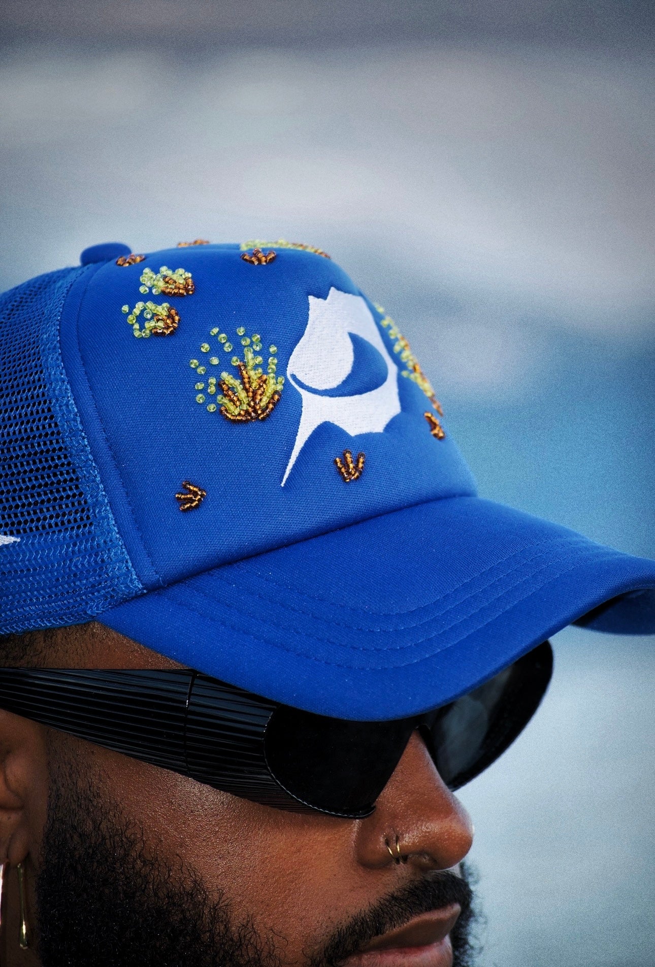 Casquette perlée bleu