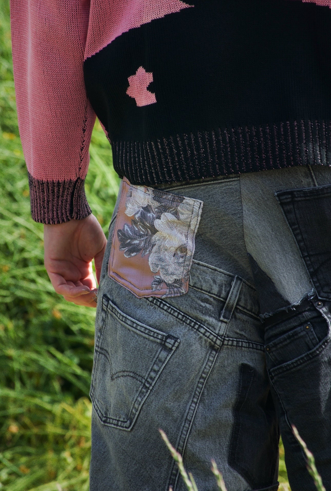 Jort in black tapestry