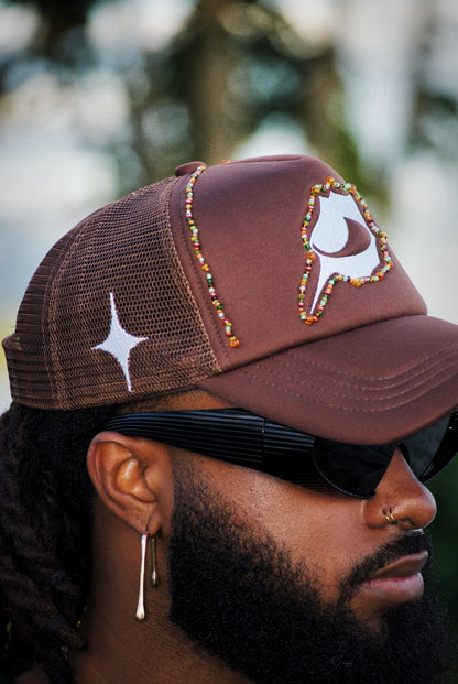 Casquette perlée brune