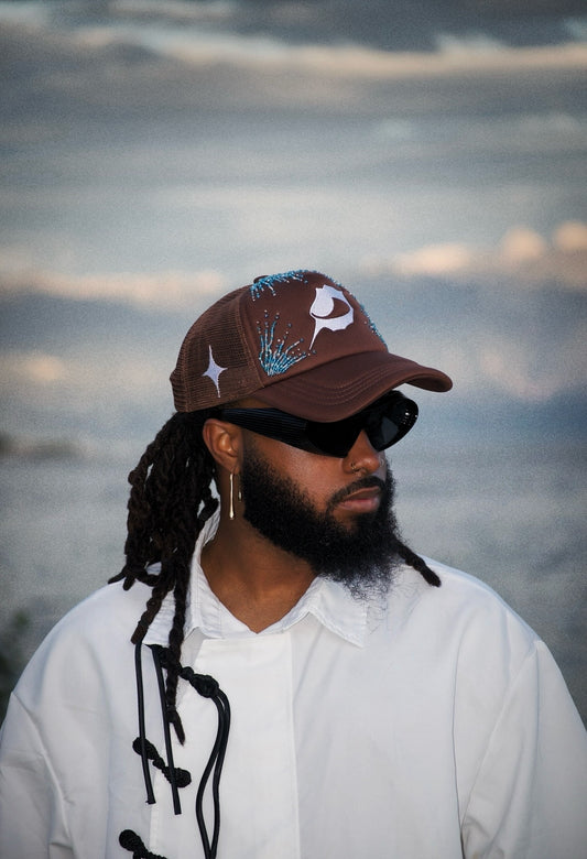 Casquette perlée brune