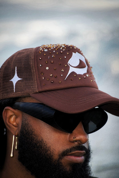 Casquette perlée brune