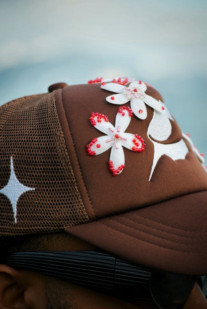 Casquette perlée brune