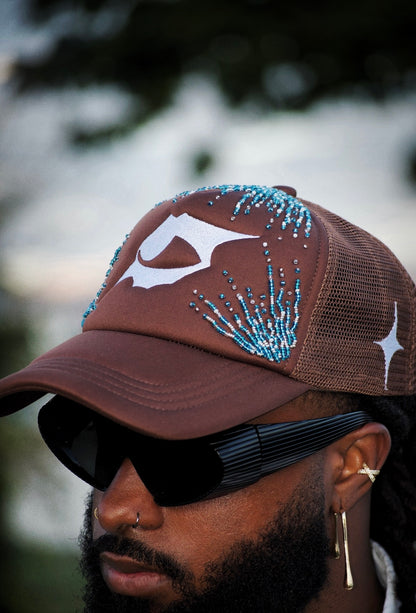 Casquette perlée brune